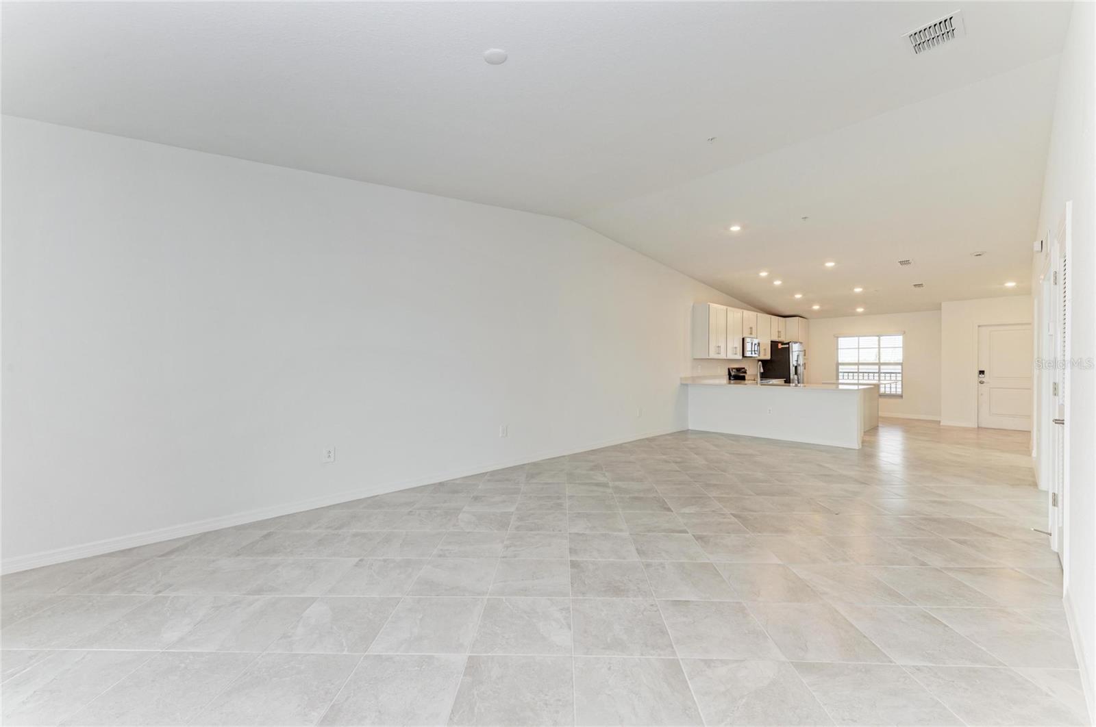 CALUSA COUNTRY CLUB - Residential Lease