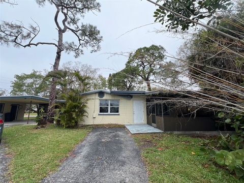 Photo of 1501 Delaware Avenue NE, St Petersburg, FL 33703 (MLS # O6284262)