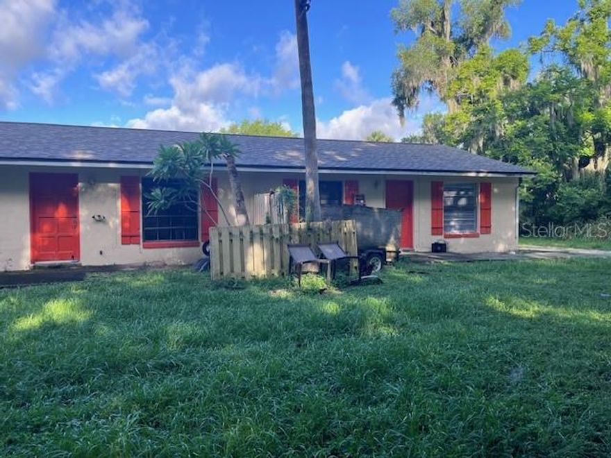 INVESTOR ALERT.  Duplex  opportunity- 2 840 sf 2 bedroom 1 bath units ...ROOF replaced 2023.  Convenient location..
 All data/measurements to be verified by buyer/buyer agent.  Buyer responsible for removing items left in property.