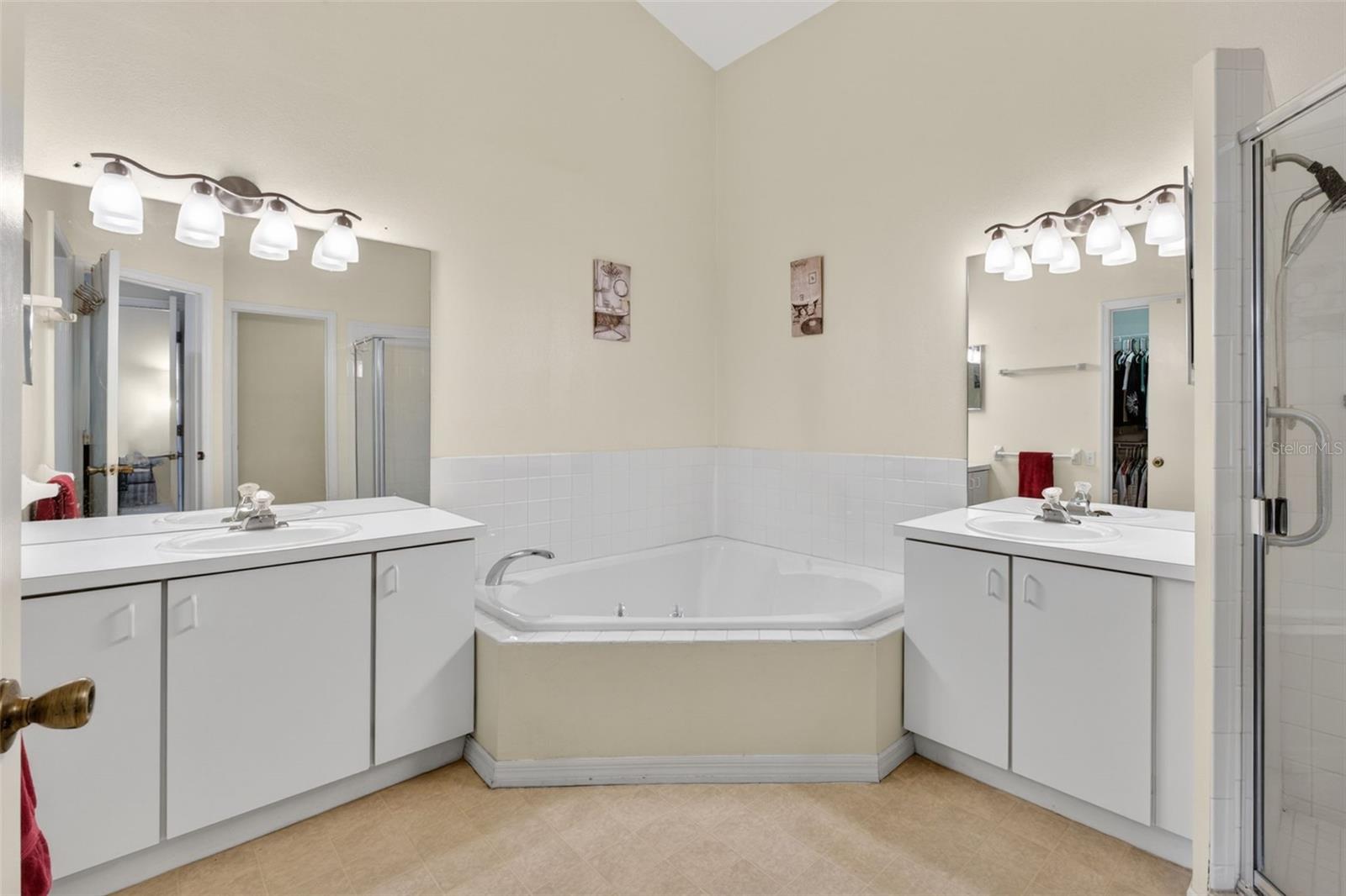 VENTURA VILLAGE PH 04 - Residential