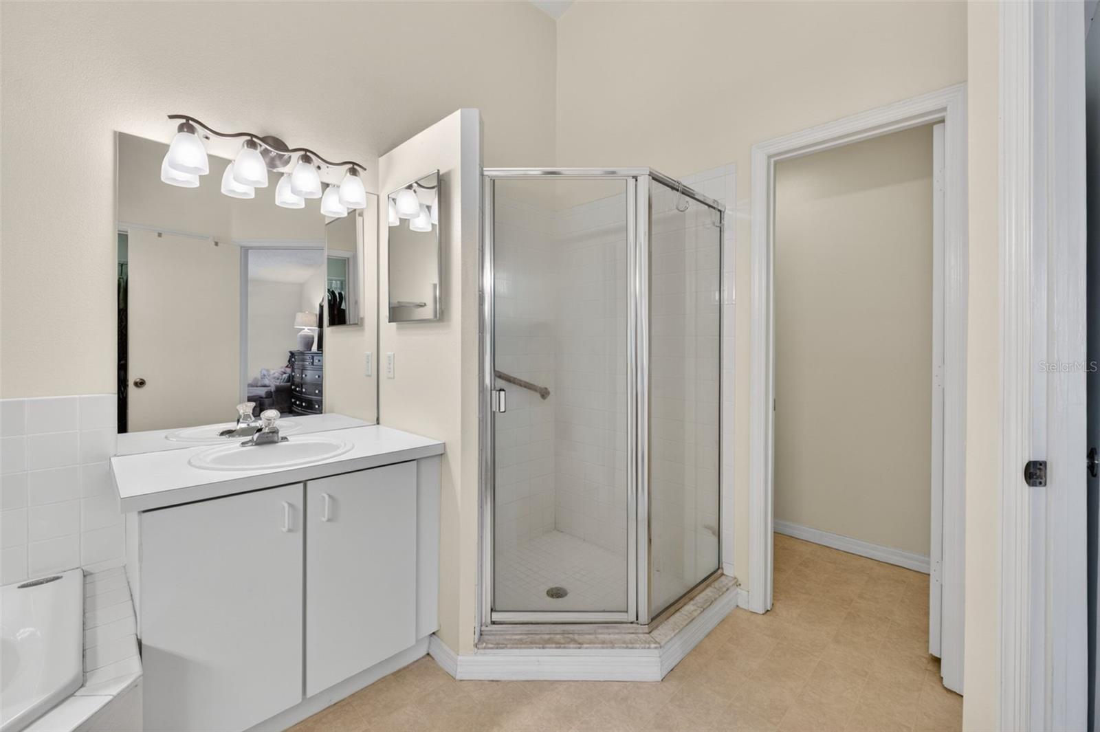 VENTURA VILLAGE PH 04 - Residential