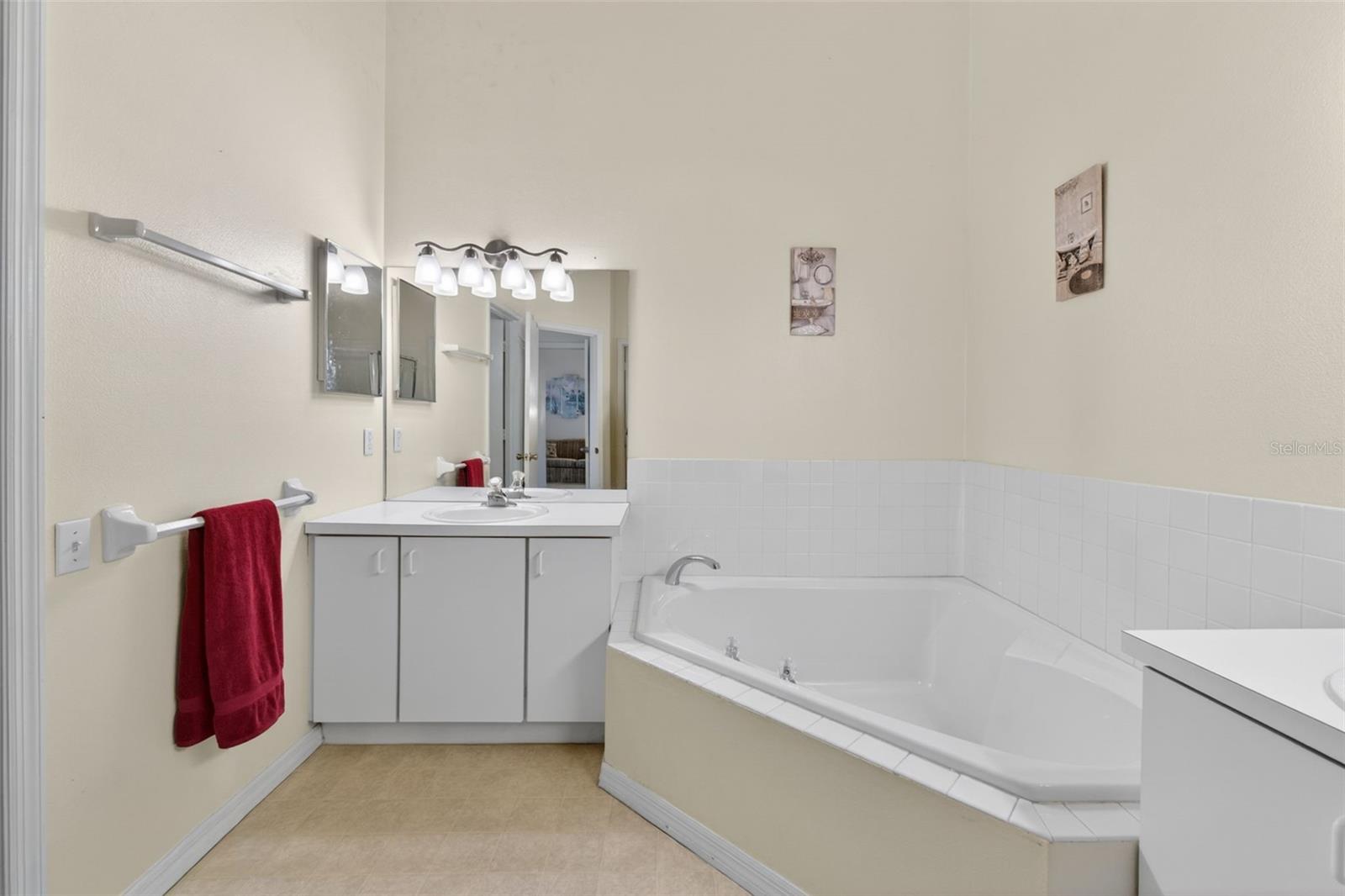 VENTURA VILLAGE PH 04 - Residential