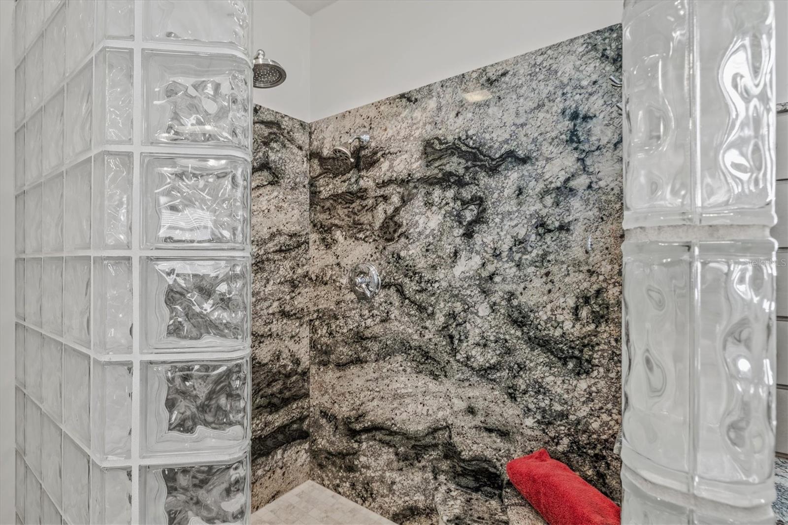 ROBERTS POINT 2 - Residential