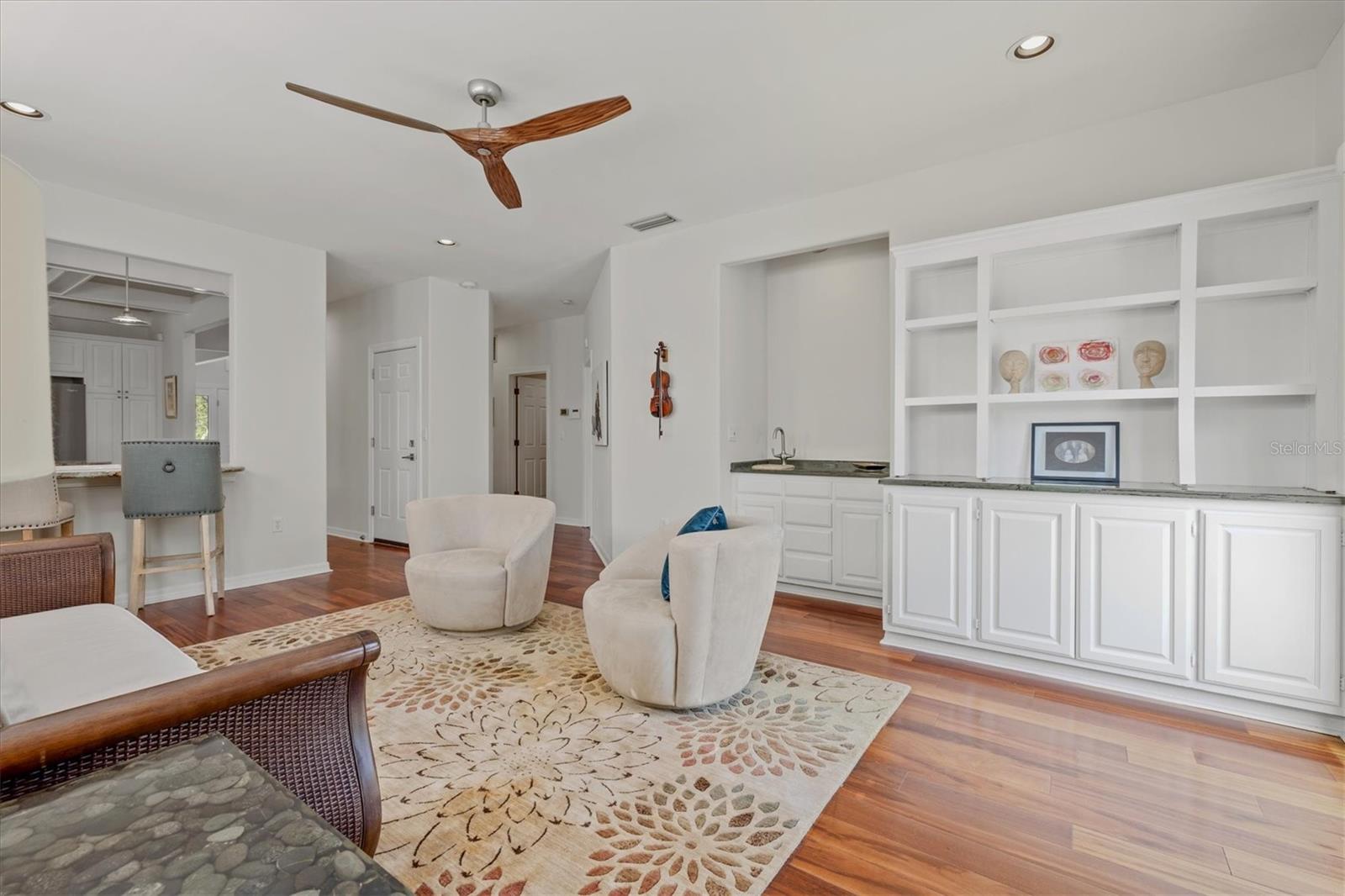 ROBERTS POINT 2 - Residential