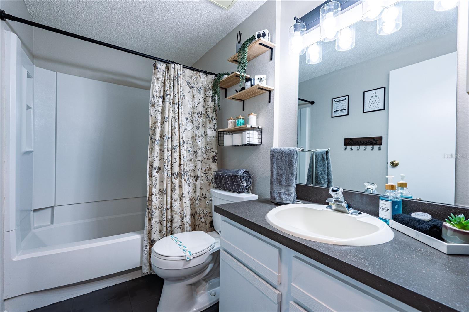 CORDOVA LAKES - Residential