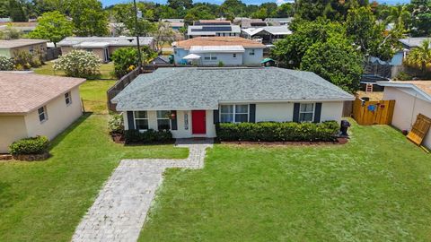 A home in SEMINOLE