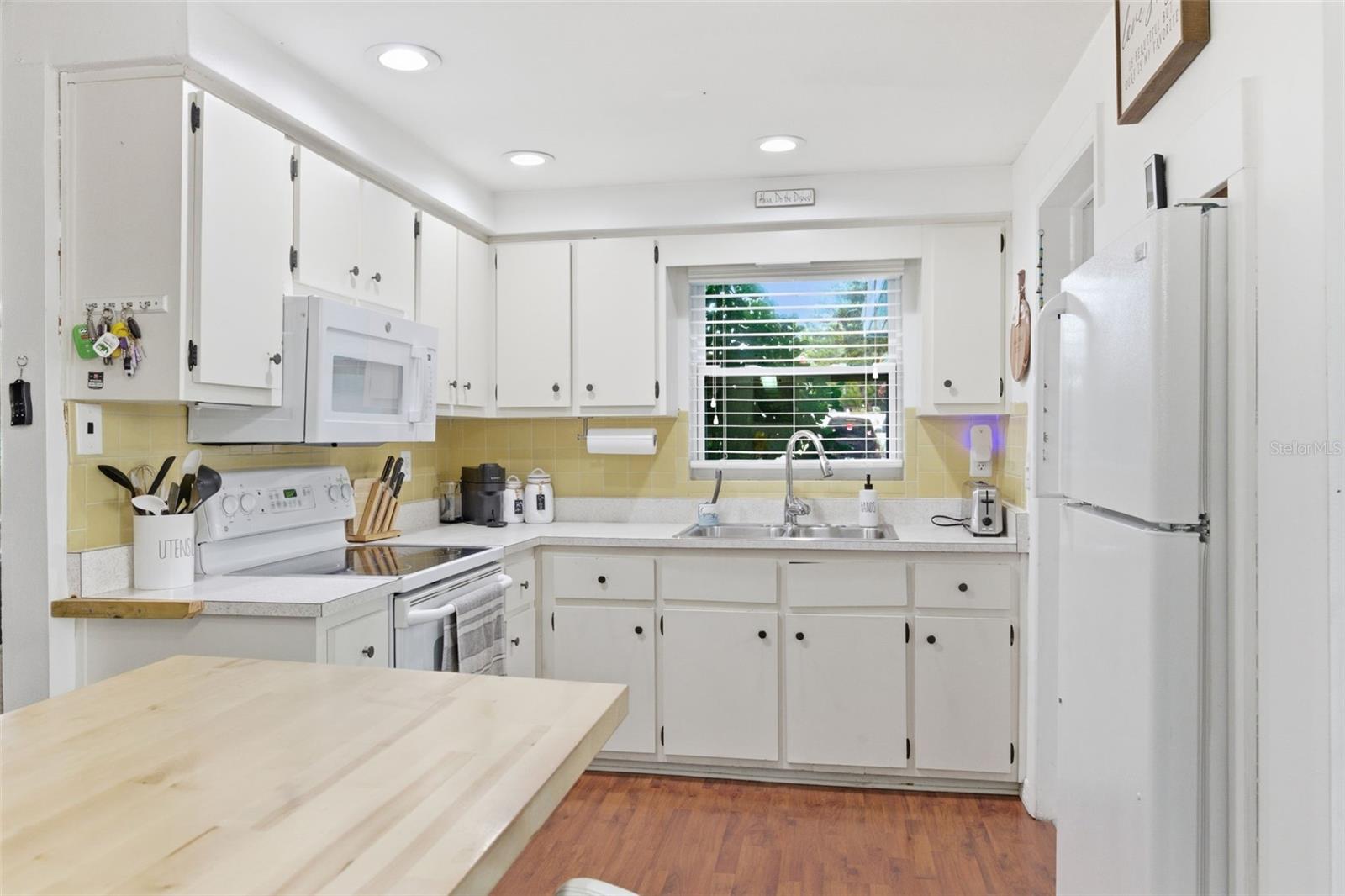 TRENTWOOD MANOR - Residential