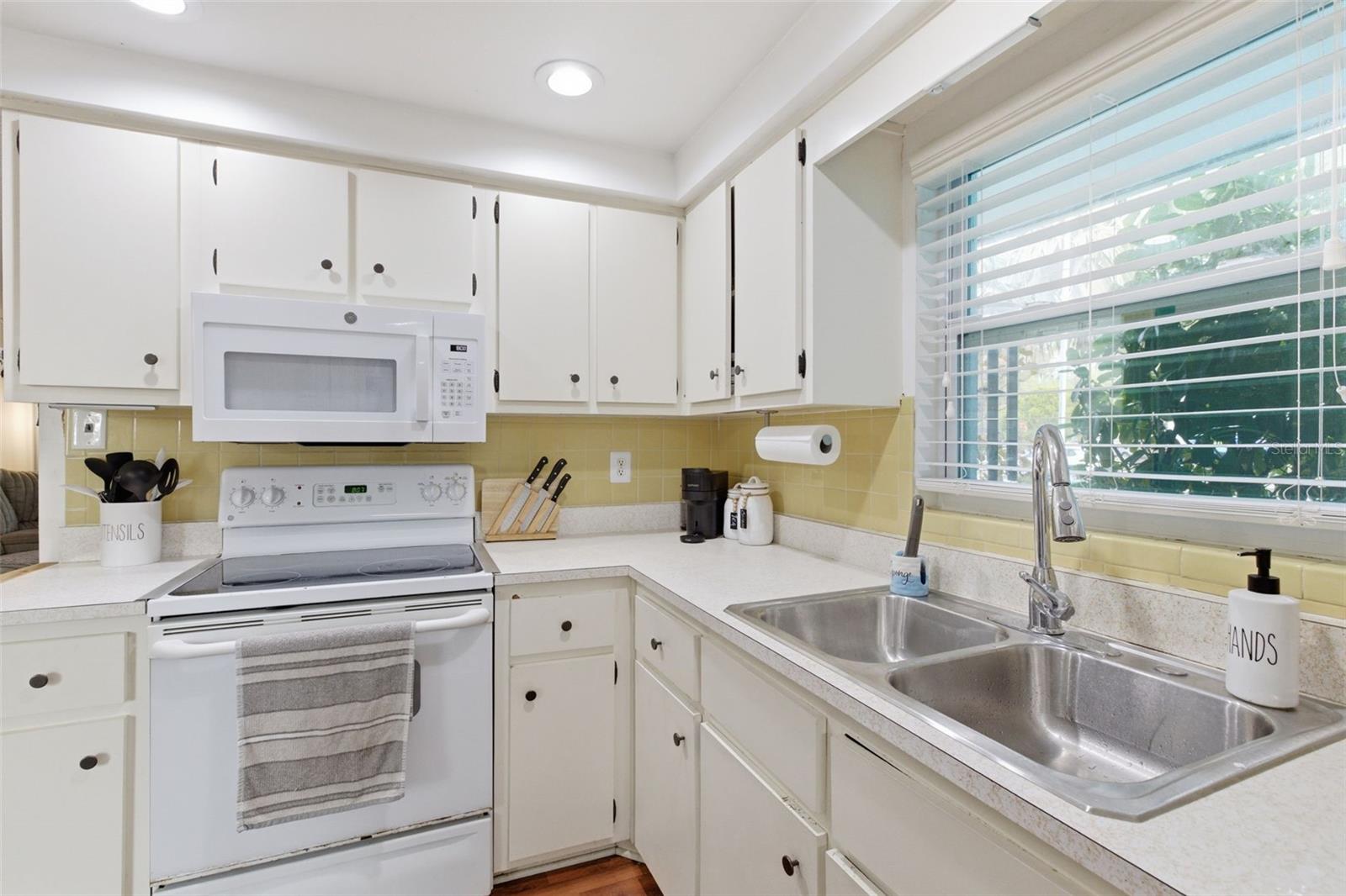 TRENTWOOD MANOR - Residential