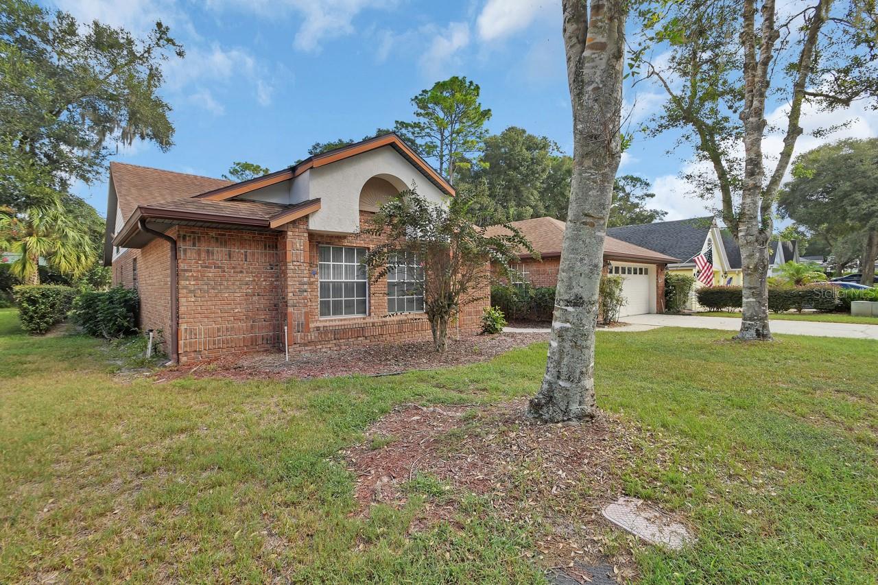 511 BRIAR OAK WAY