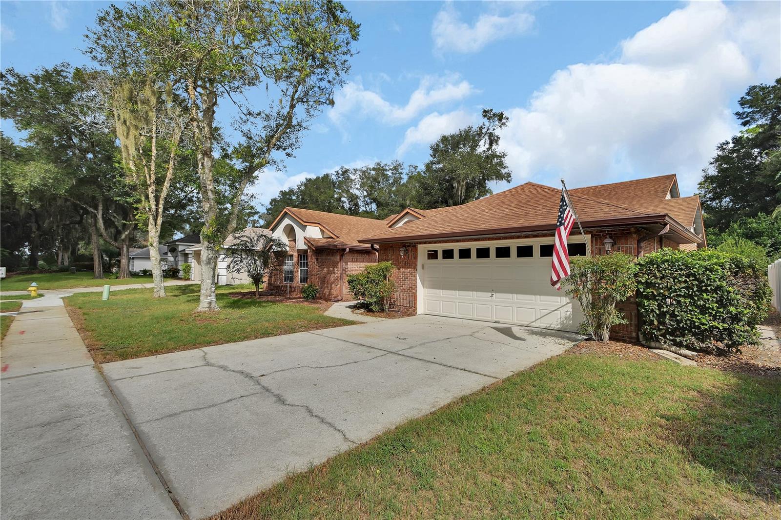 511 BRIAR OAK WAY