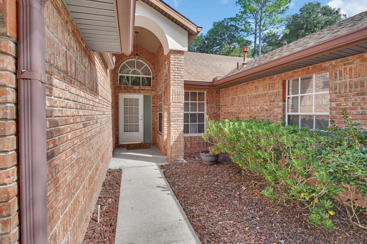511 BRIAR OAK WAY