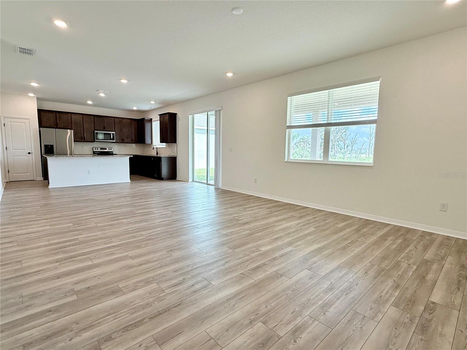 SAWGRASS LAKES PH I-III - Residential Lease