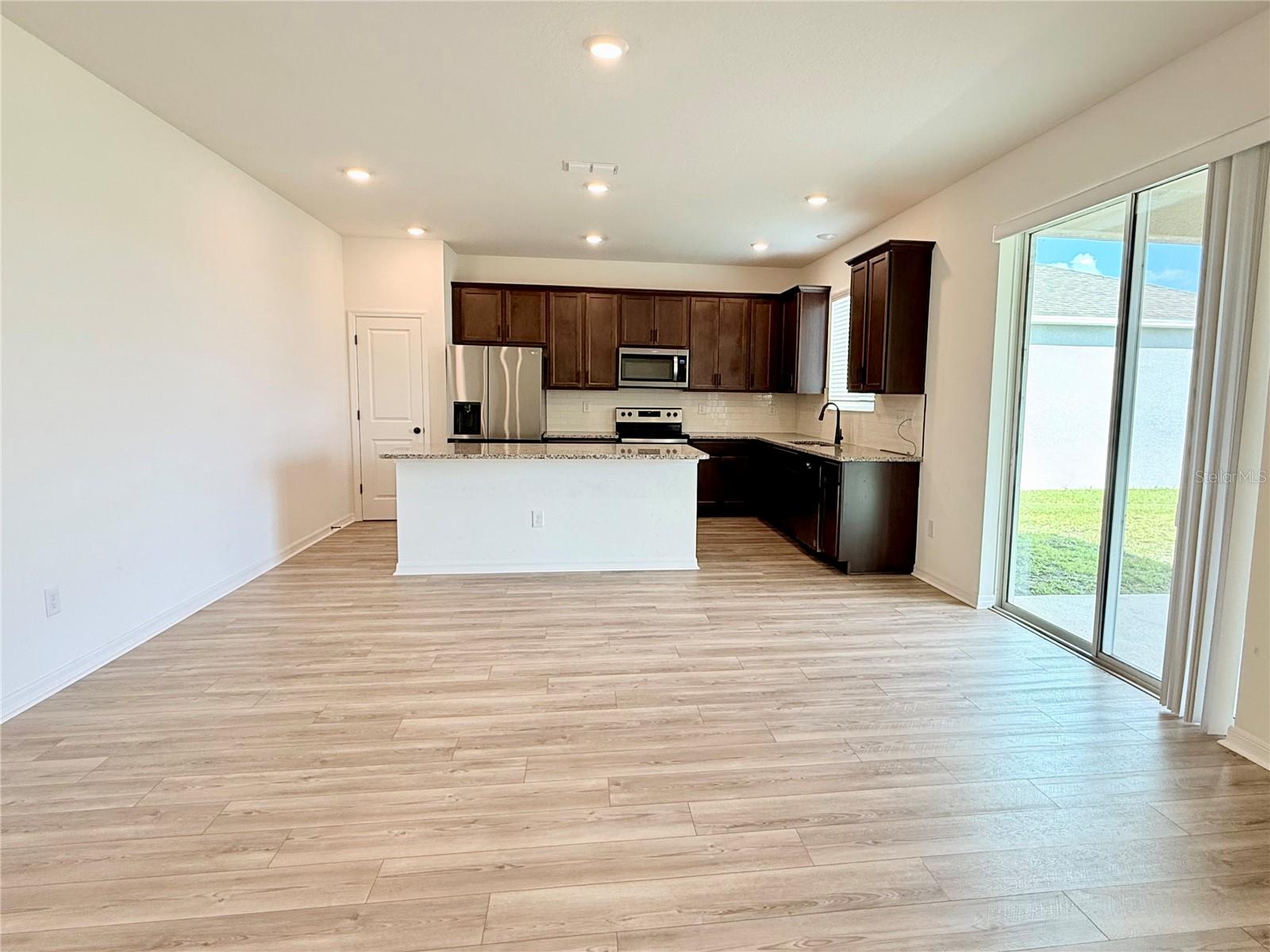 SAWGRASS LAKES PH I-III - Residential Lease