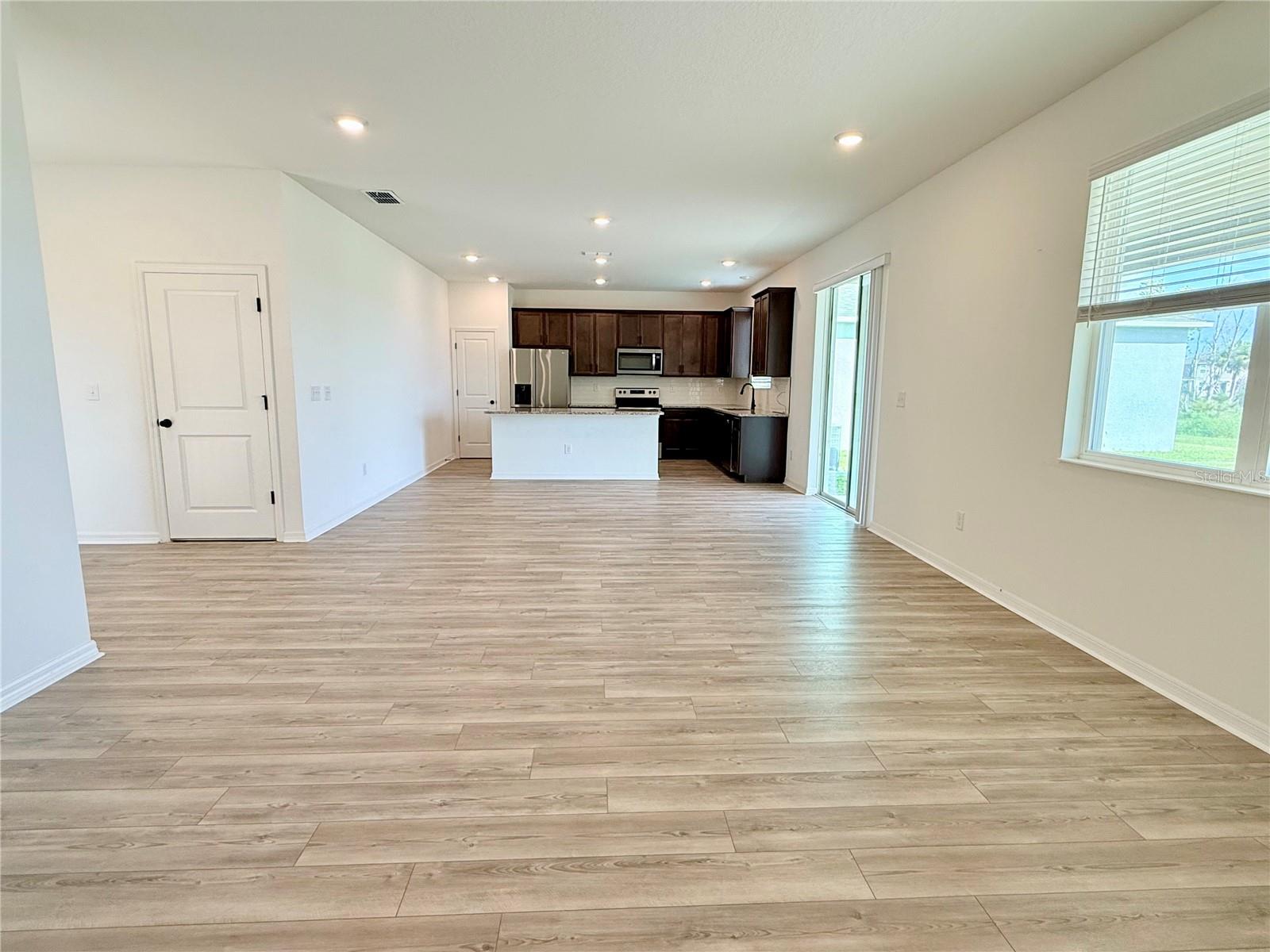 SAWGRASS LAKES PH I-III - Residential Lease