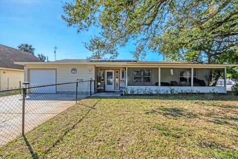 Photo of 2202 21st Street W, Bradenton, FL 34205 (MLS # A4639841)