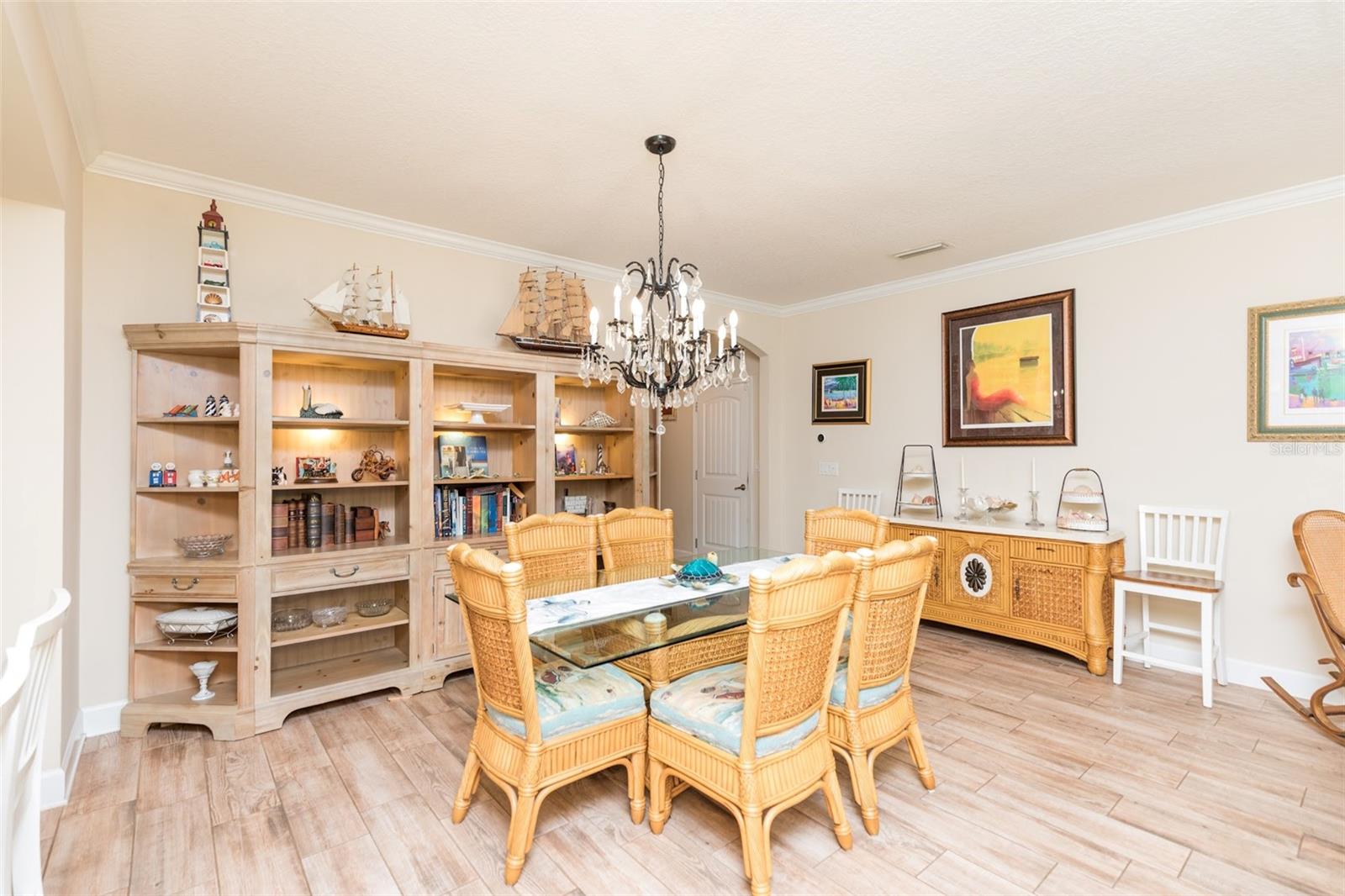 WHISPERING OAKS - Residential