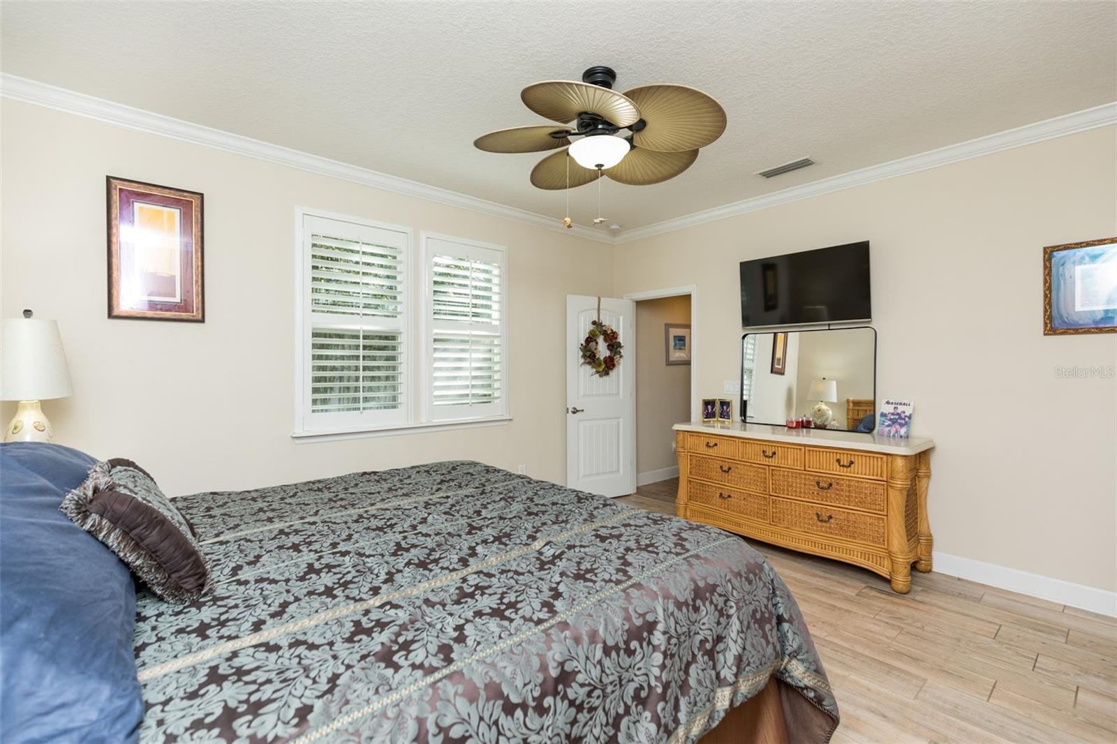 WHISPERING OAKS - Residential