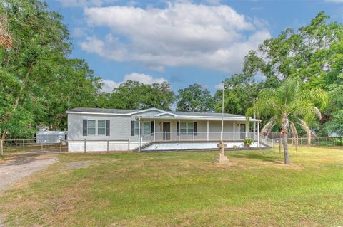 Photo of 6633 Applewood Drive, Wesley Chapel, FL 33544 (MLS # TB8381132)