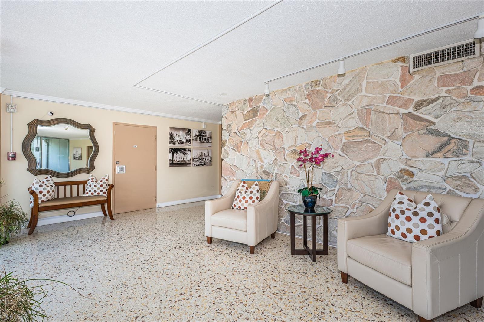 1100 N SHORE DRIVE NE 102