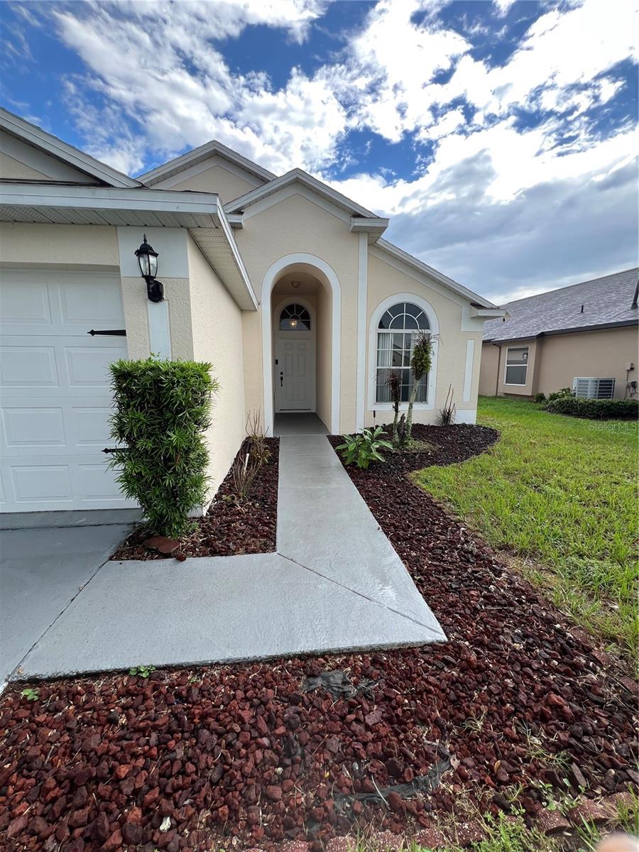218 ROYAL RIDGE DRIVE