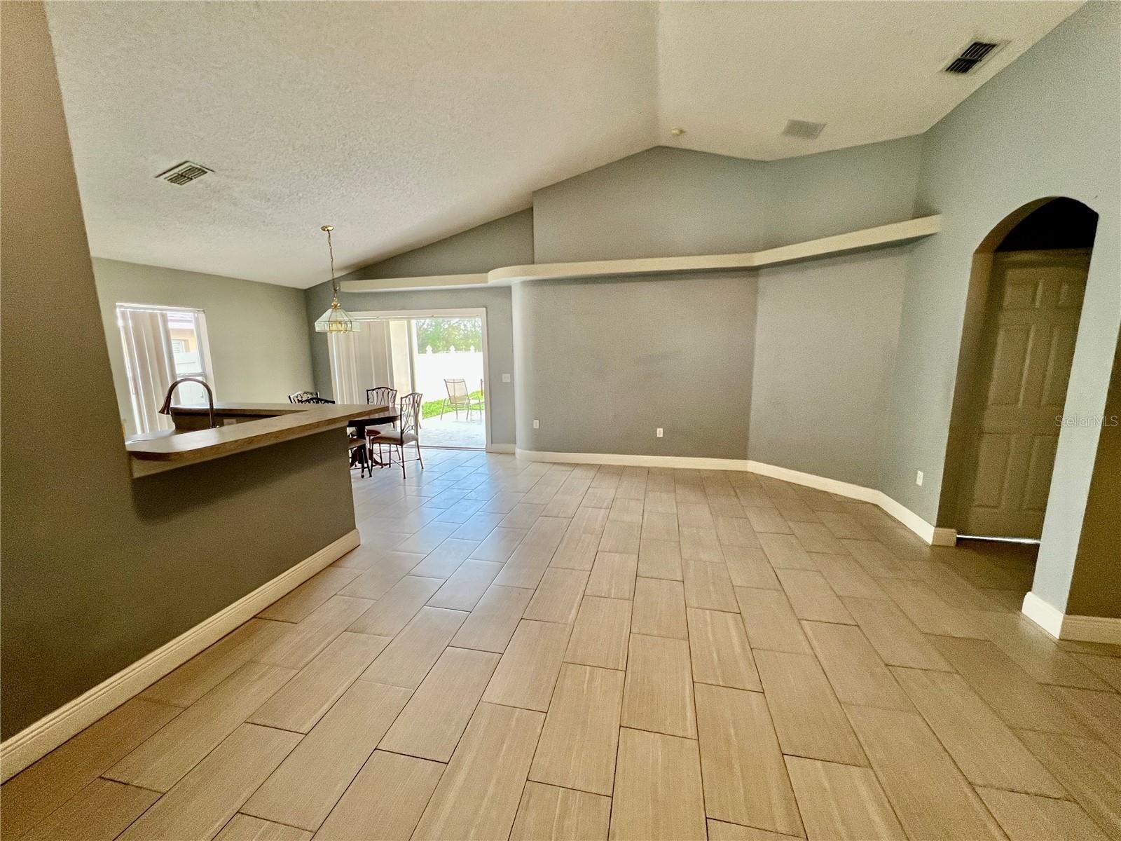218 ROYAL RIDGE DRIVE