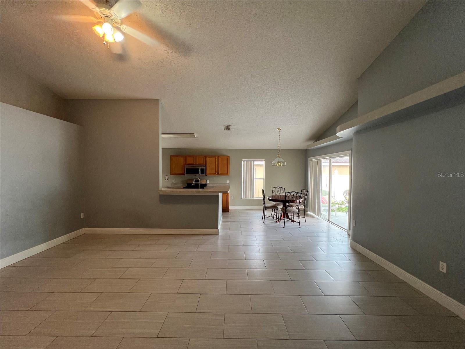 218 ROYAL RIDGE DRIVE