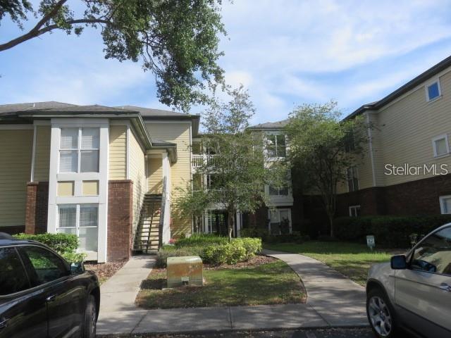 The Landings is a Gated Community in Carrollwood. 2 beds and 2 baths. 990 SF. Unit on 2nd floor of a 3 story
building overlooking pond. Washer & dryer in unit. Large walk-in closets. Covered screened balcony with
storage closet. Breakfast bar in kitchen, Community amenities including Community Pool, Tennis courts & ,
Fitness Center. Conveniently located close to shopping, restaurants & interstate.Will not last long. Act Now.