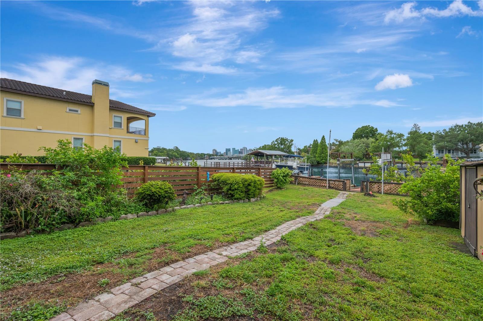 RIVERE - Residential