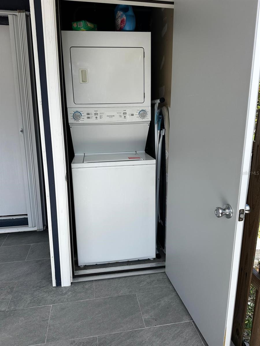 SOUTH VENICE - Residential