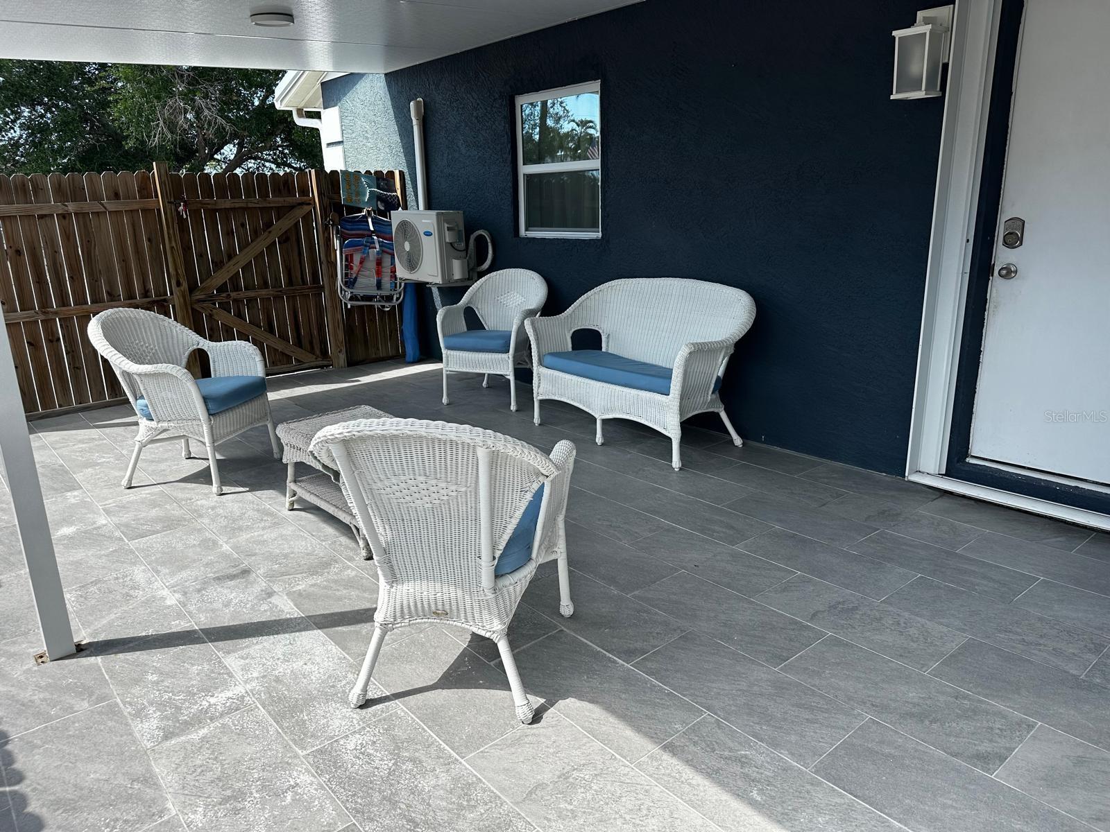 SOUTH VENICE - Residential