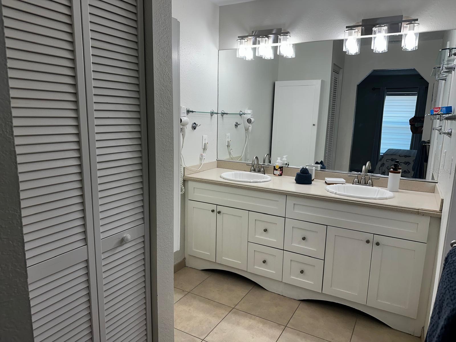 SOUTH VENICE - Residential