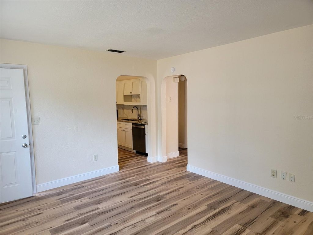 Photo of 542 S Clayton Avenue, Lakeland, FL 33801 (MLS # L4963551)