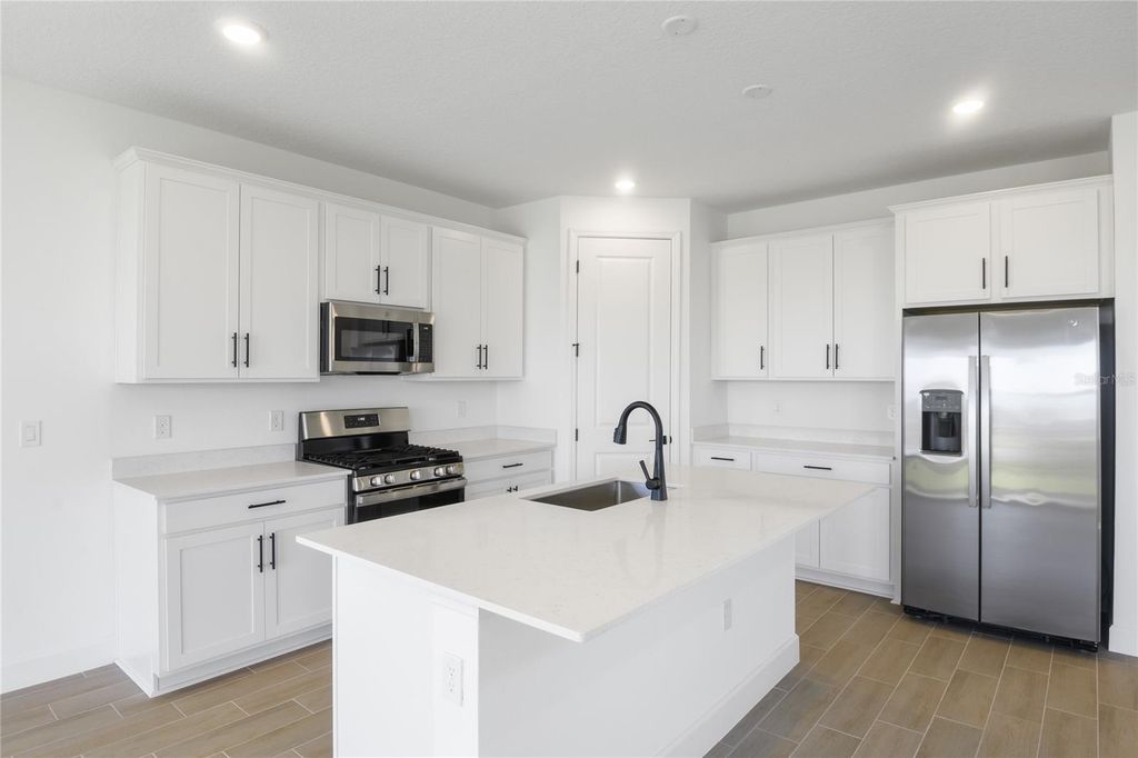 Photo of 6046 Jensen View Avenue, Apollo Beach, FL 33572 (MLS # S5126260)