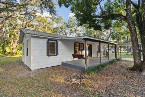 A home in CROSS CITY