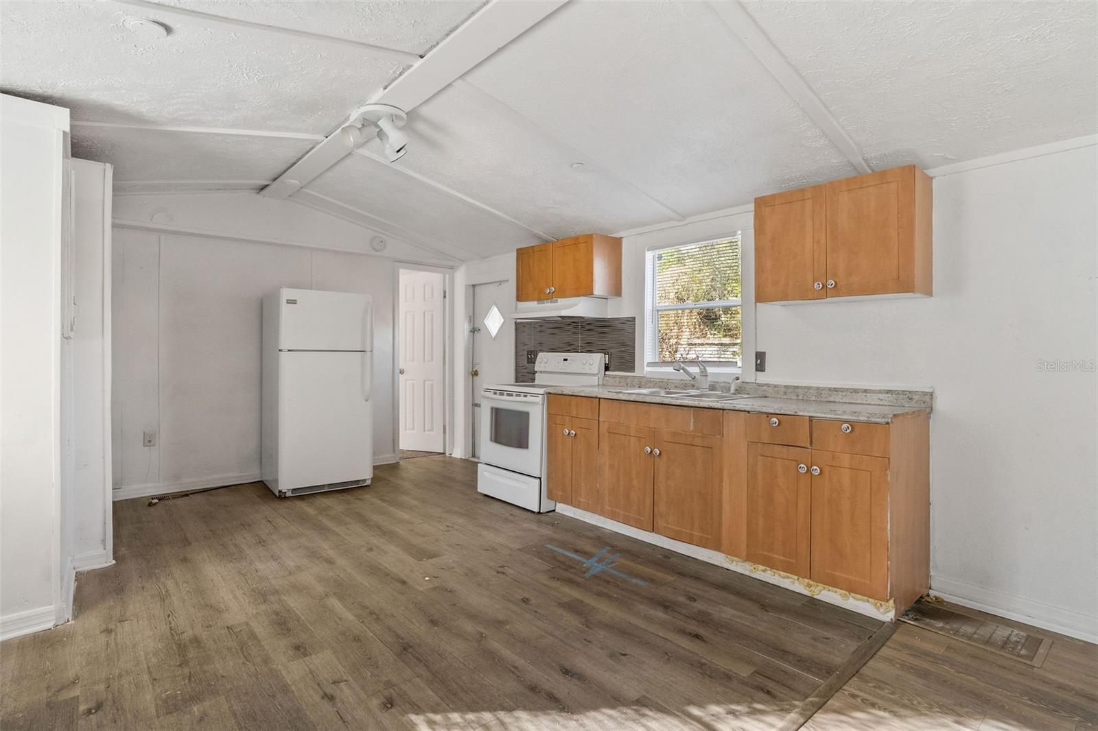 MOON LAKE ESTATES - Residential