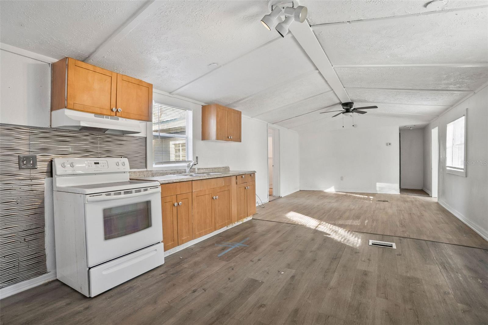 MOON LAKE ESTATES - Residential