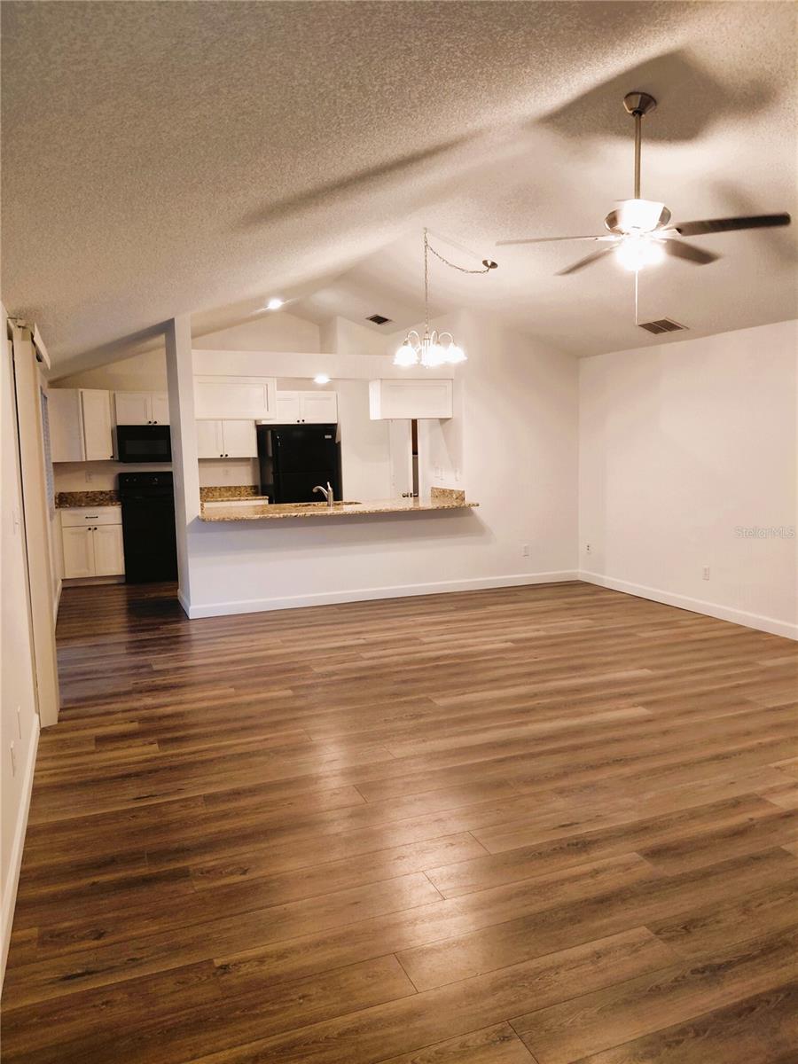 CINNAMON HILL - Residential