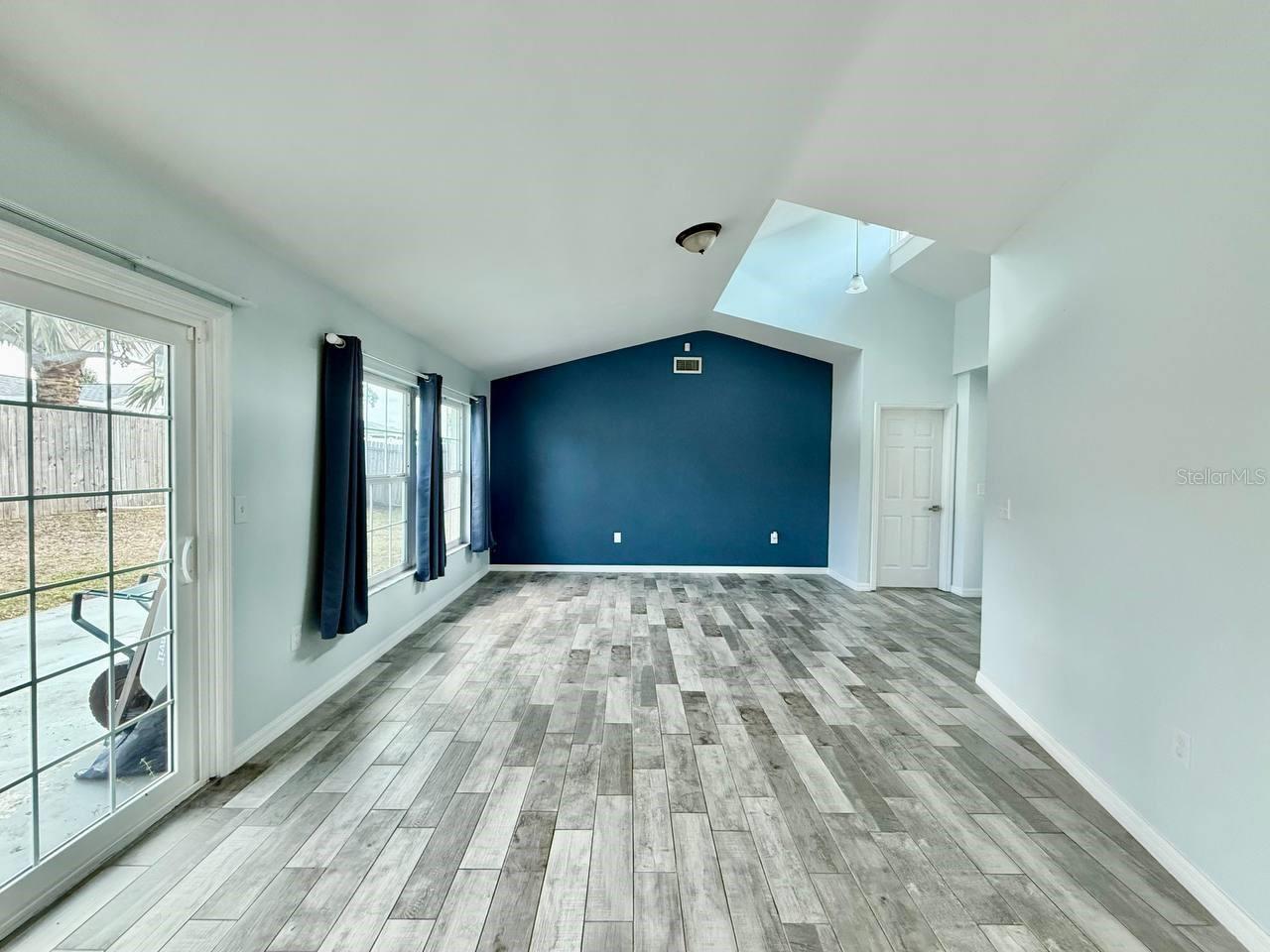 COLONIAL HILLS - Residential Lease