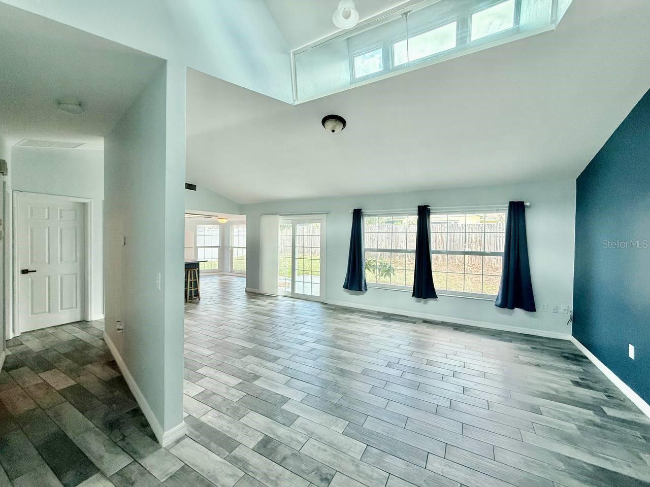 COLONIAL HILLS - Residential Lease