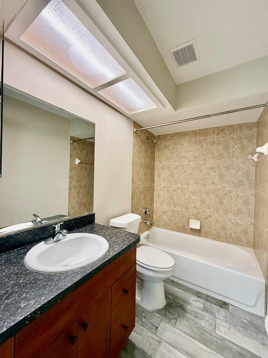 COLONIAL HILLS - Residential Lease