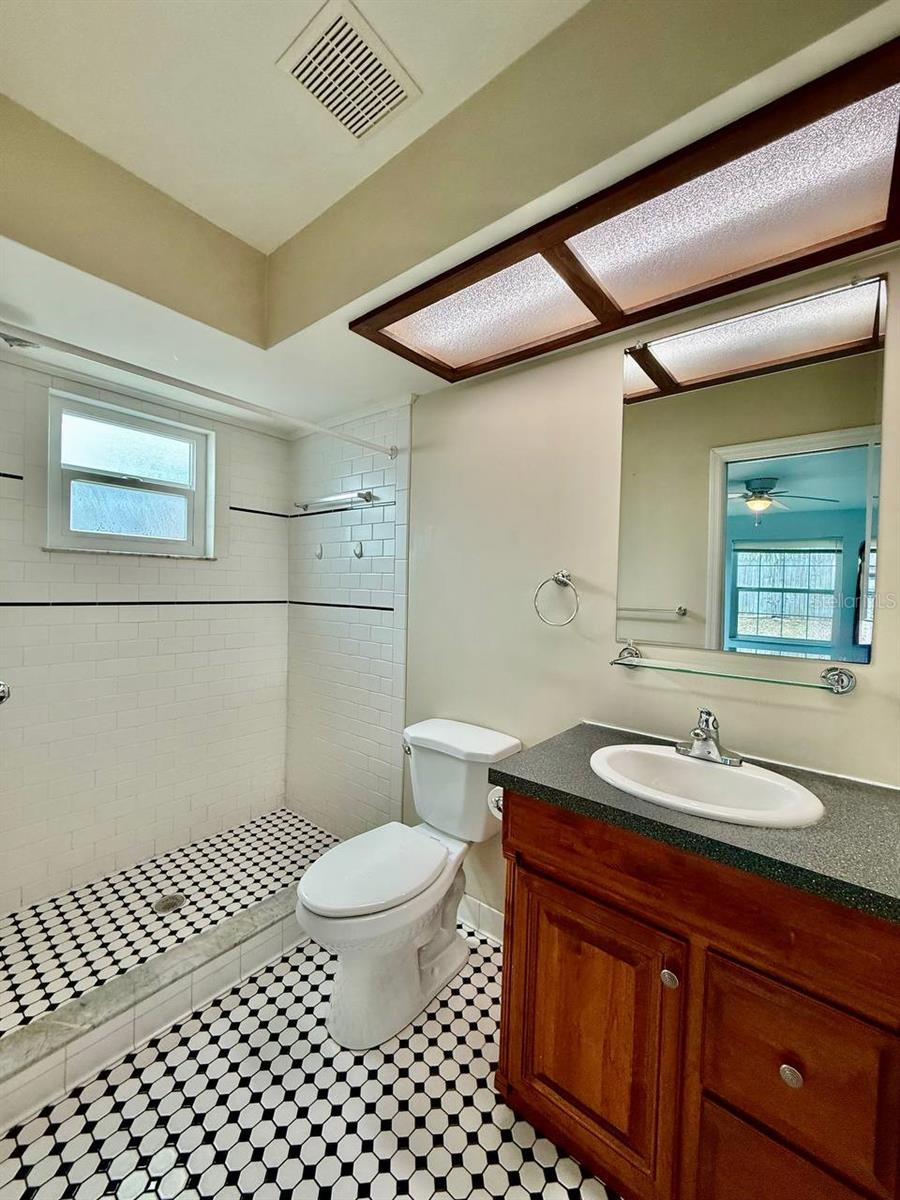 COLONIAL HILLS - Residential Lease