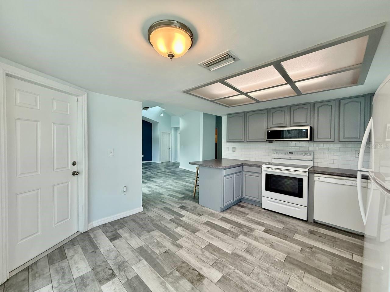 COLONIAL HILLS - Residential Lease