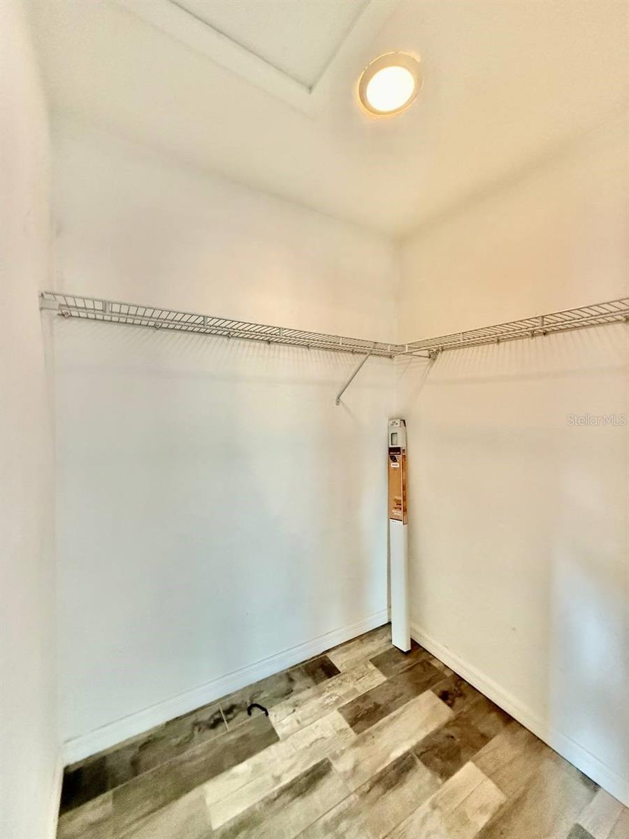 COLONIAL HILLS - Residential Lease