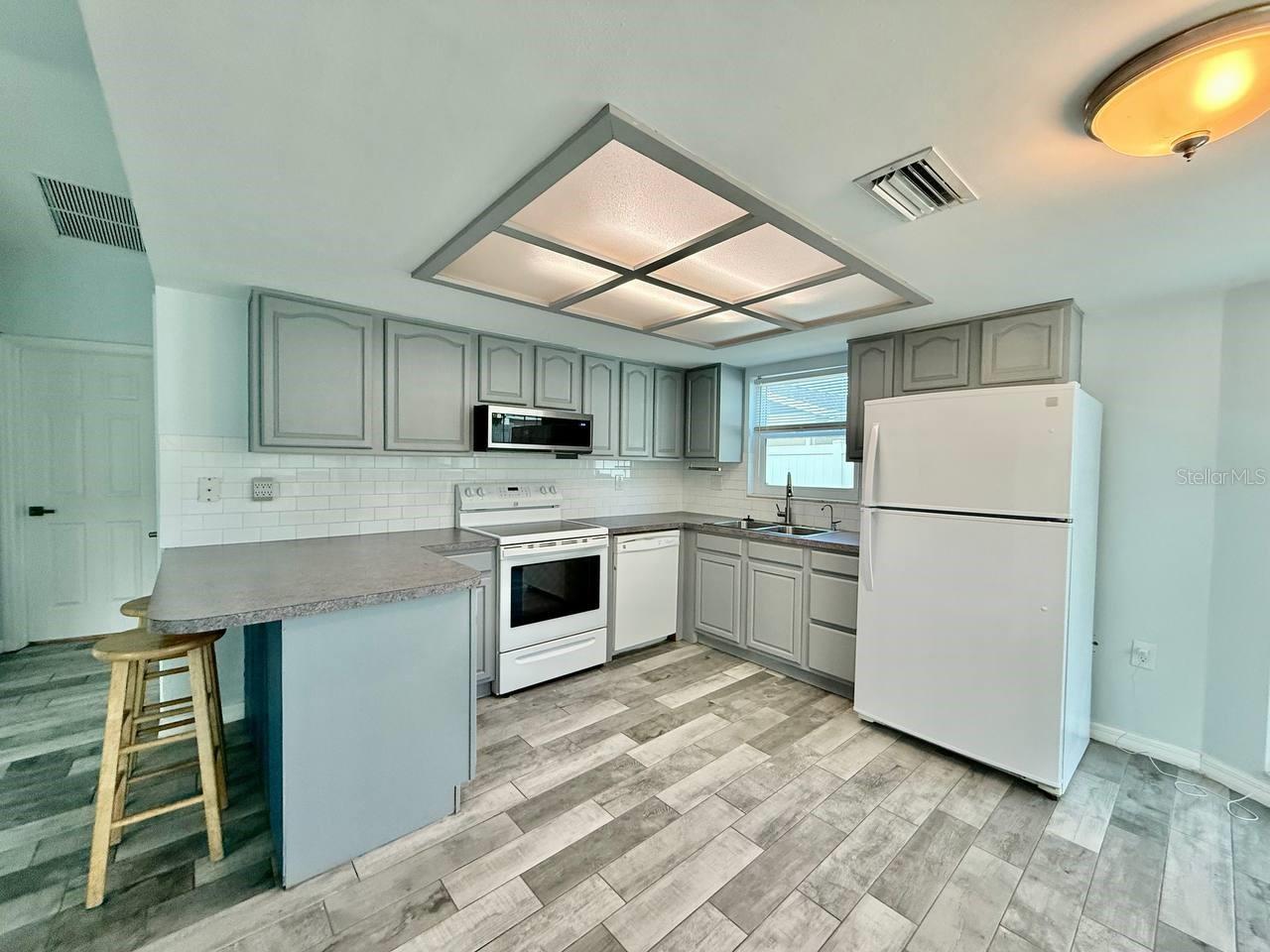 COLONIAL HILLS - Residential Lease