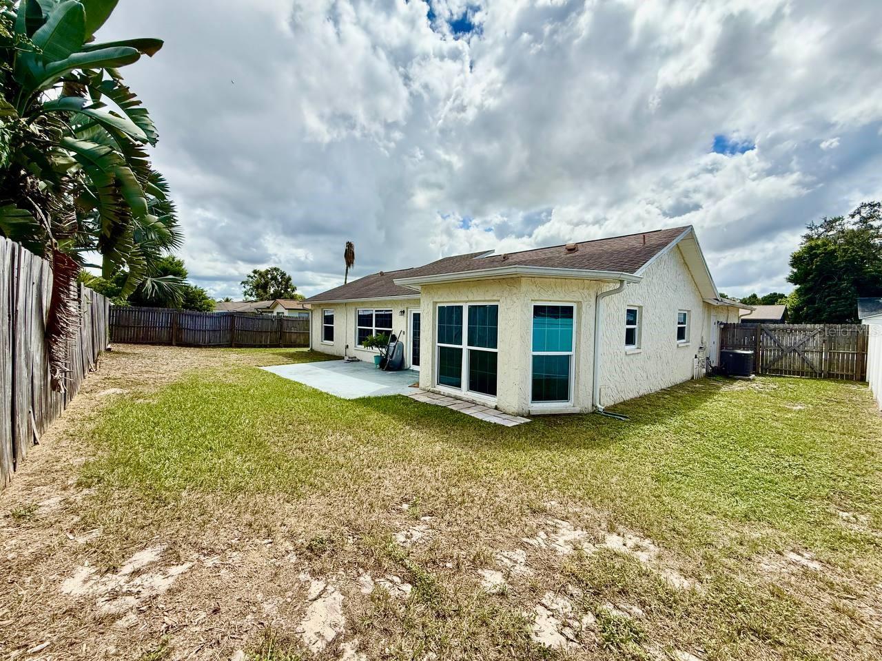 COLONIAL HILLS - Residential Lease