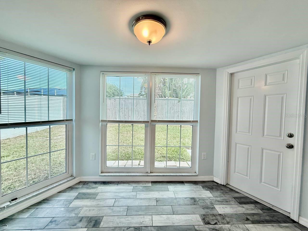 COLONIAL HILLS - Residential Lease