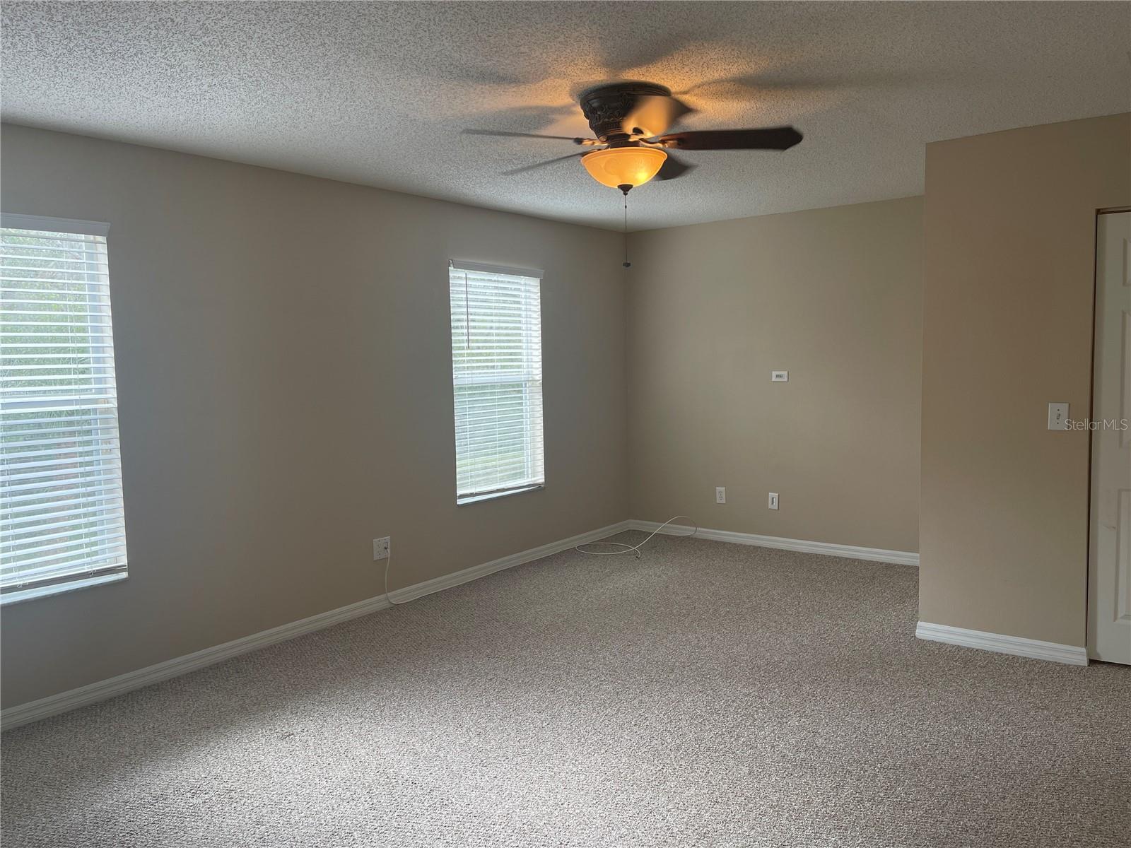 EDGEWATER AT GRAND OAKS PH 01 - Residential Lease