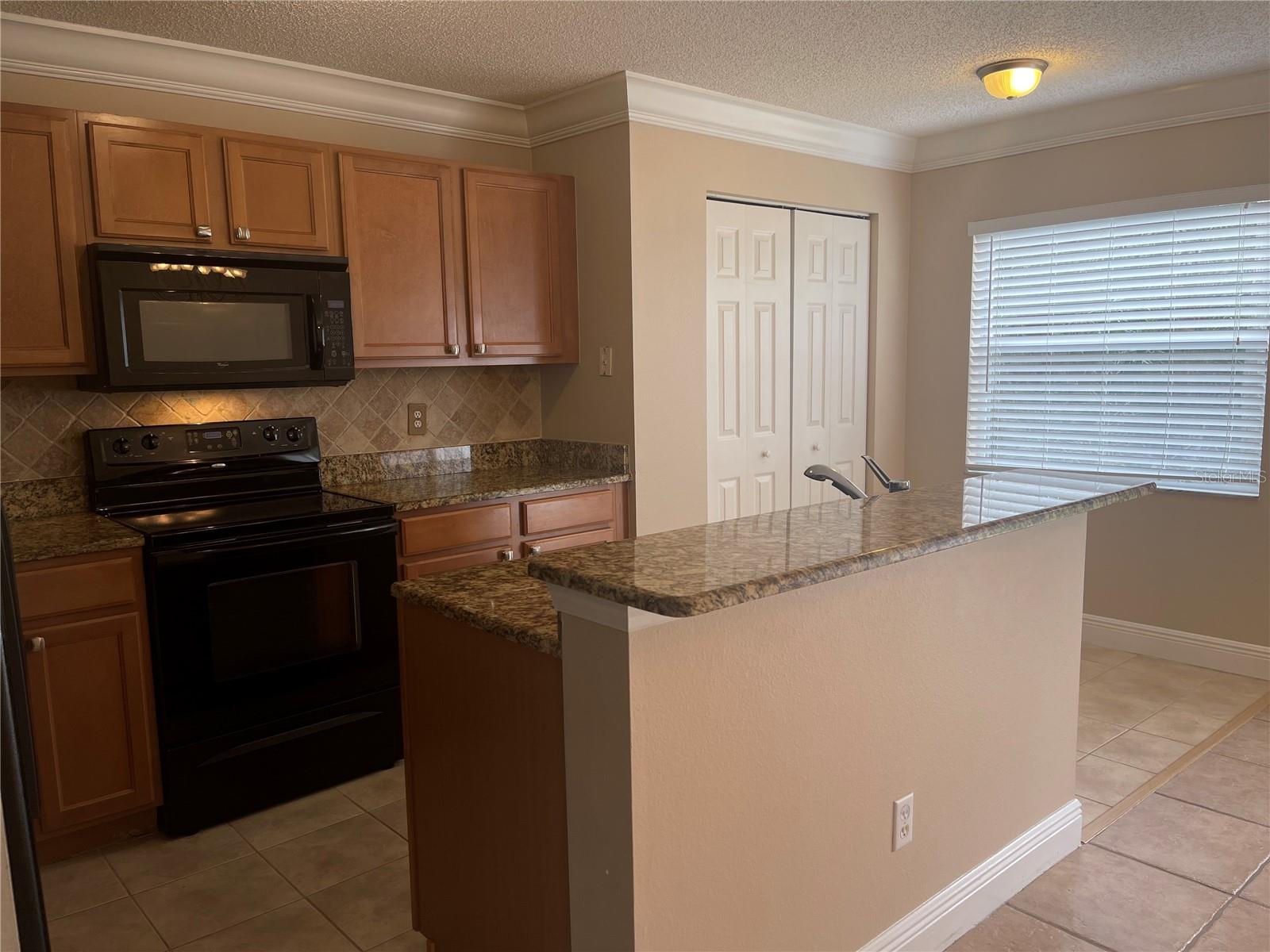 EDGEWATER AT GRAND OAKS PH 01 - Residential Lease