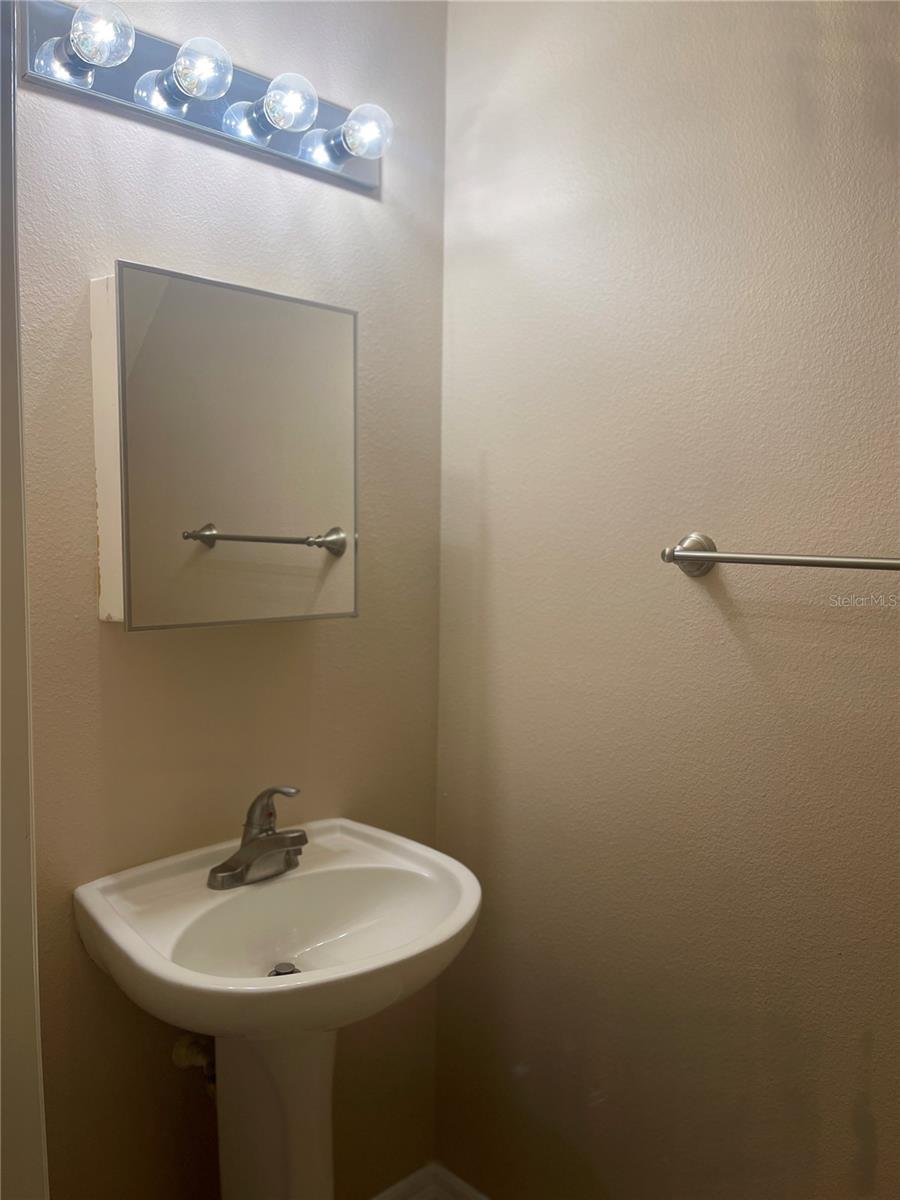 EDGEWATER AT GRAND OAKS PH 01 - Residential Lease