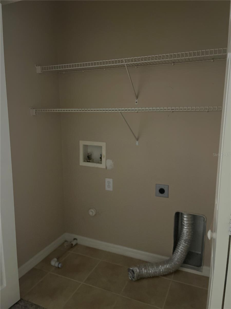 EDGEWATER AT GRAND OAKS PH 01 - Residential Lease